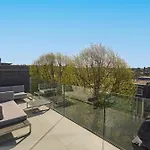 Modern Central London Penthouse With Balcony & Views